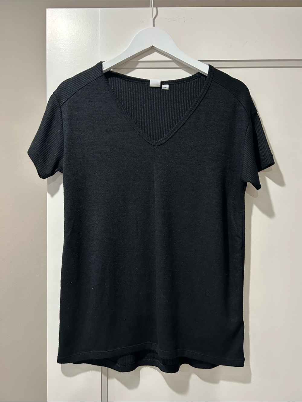 Gap Short Sleeve V-Neck Black Knit Top Size XS (Oversized)